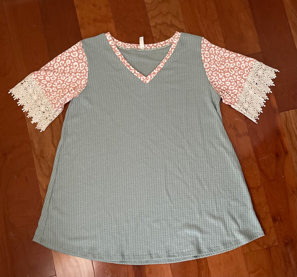 Cheetah lace Vneck top